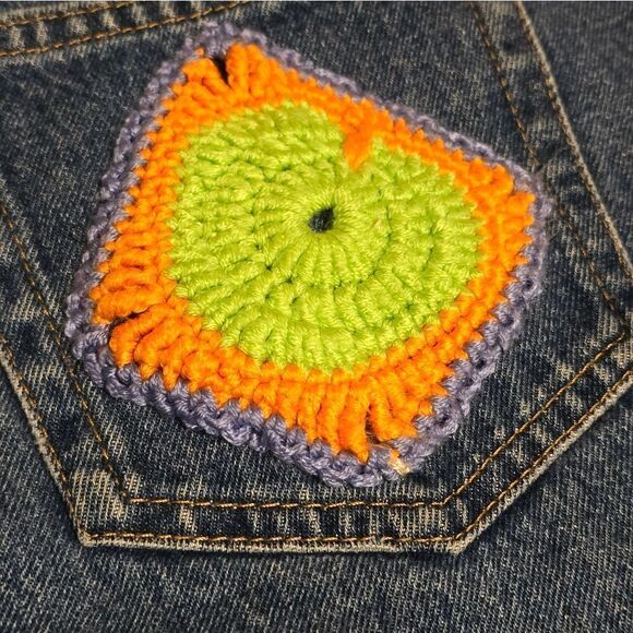 "H&M" Denim jeans skirt with handmade crochet decoration. Size 8 - Picture 16 of 16